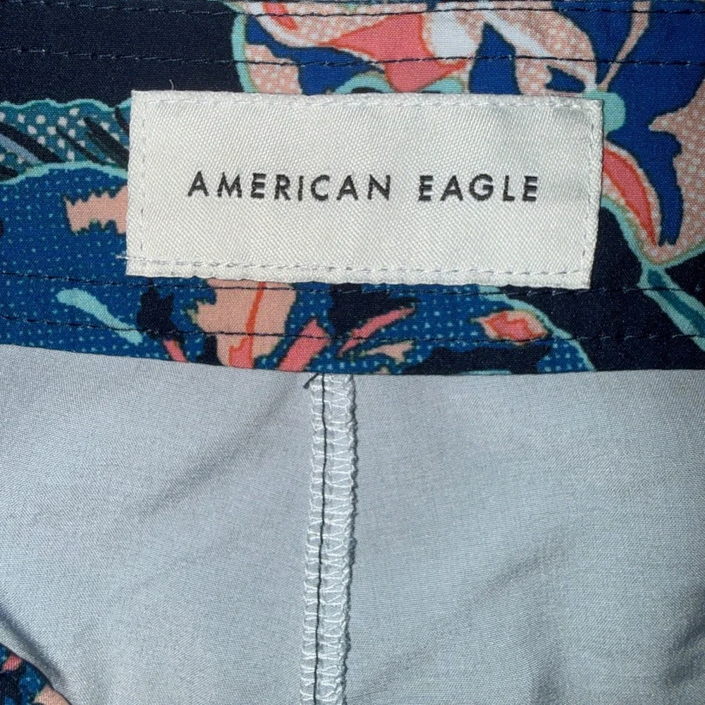 American Eagle Mens Medium Ombre Board Shorts Teal Navy Floral Swim Trunks
